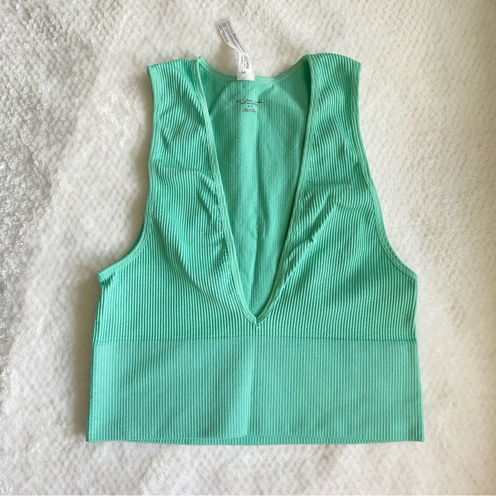 UO Out from Under Ribbed V-Neck Tank Top - Green